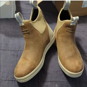 Womens tan xtratufs
